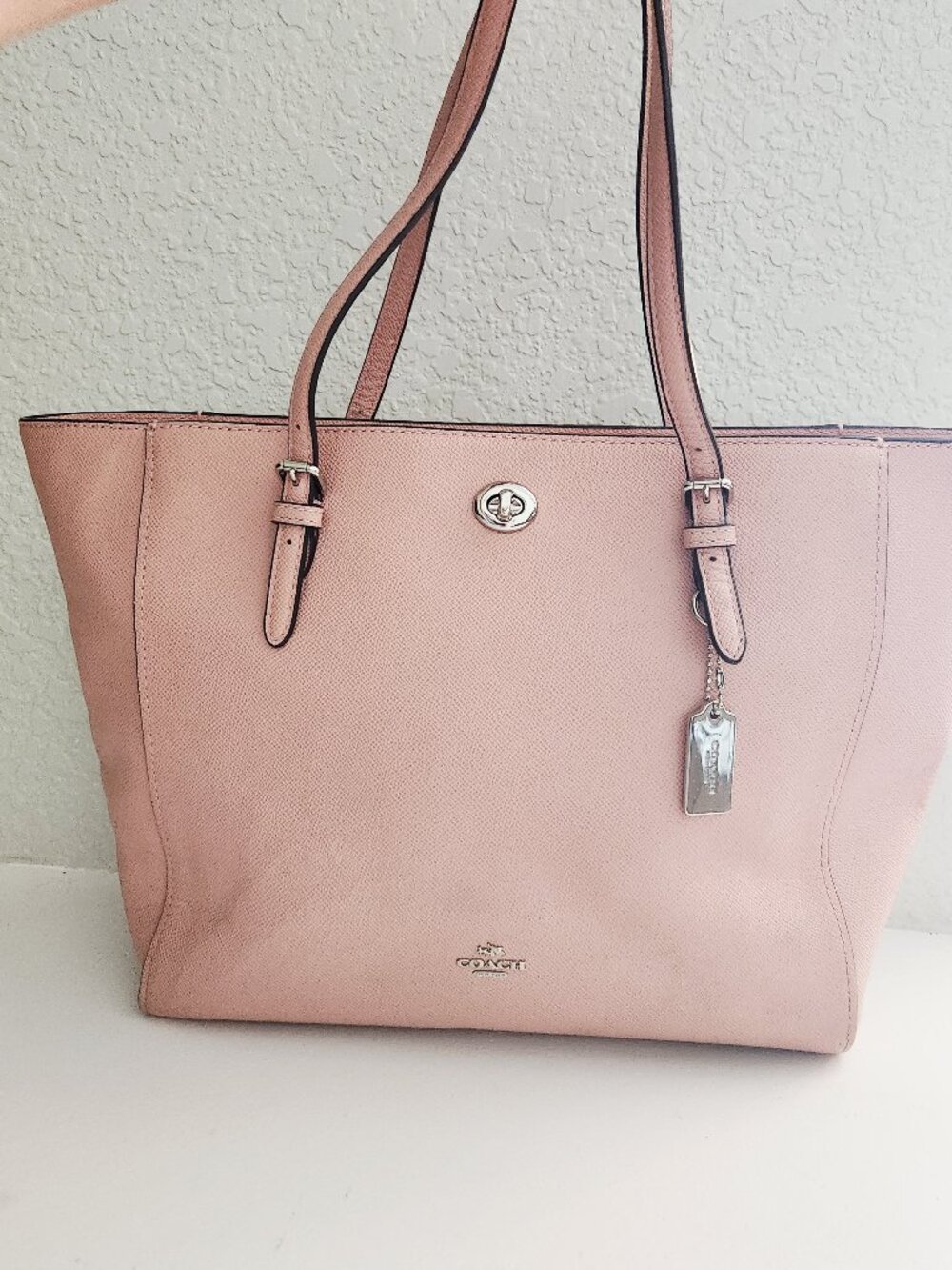 Euc Coach Turnlock Pink Leather Shoulder Bag Tote Purse